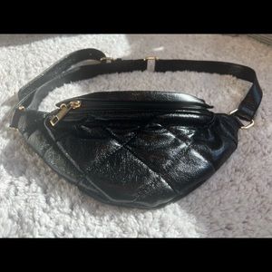 Vintage looking black Fanny pack.